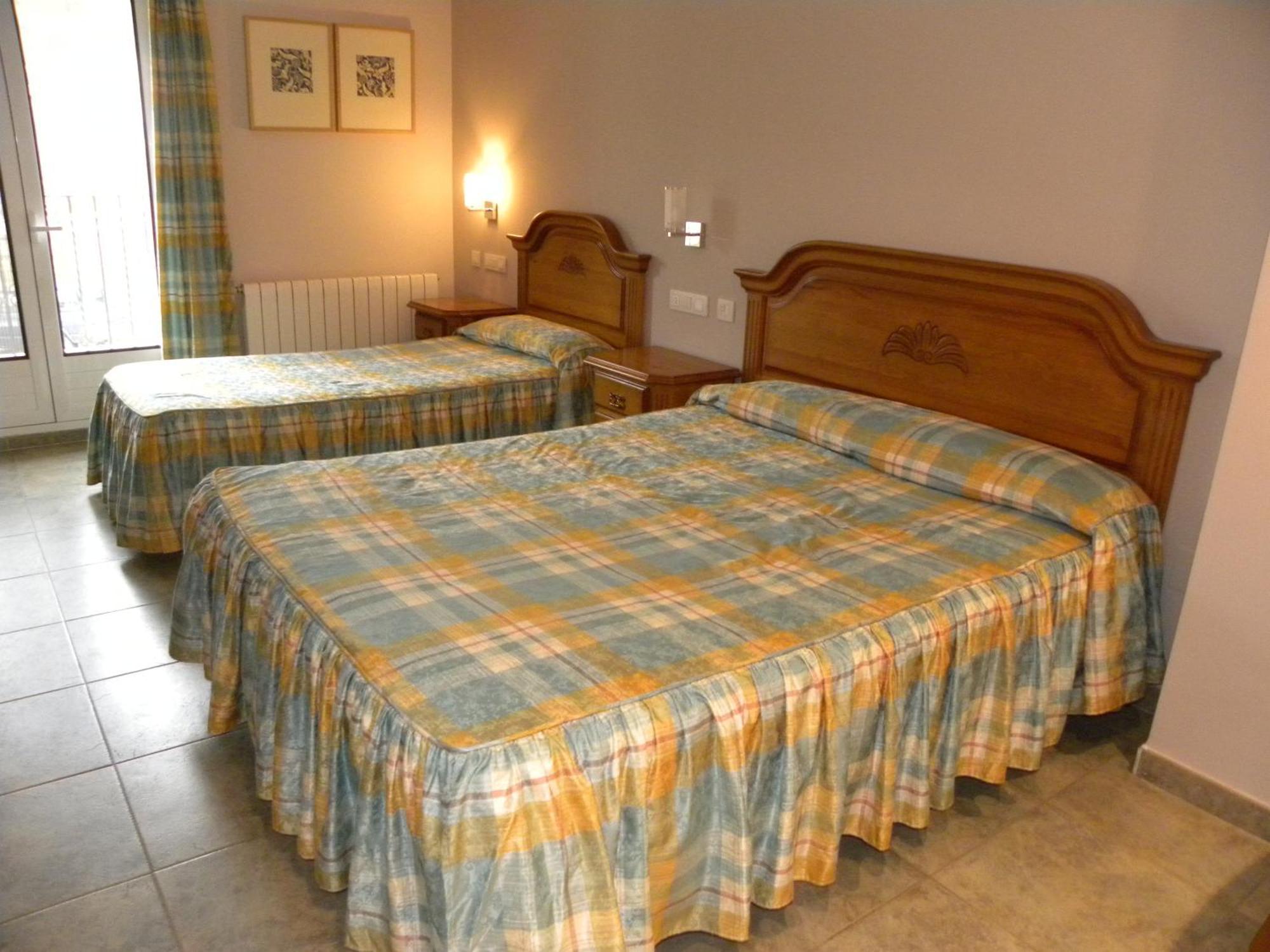 Hotel Duque De Calabria Manzanera Room photo