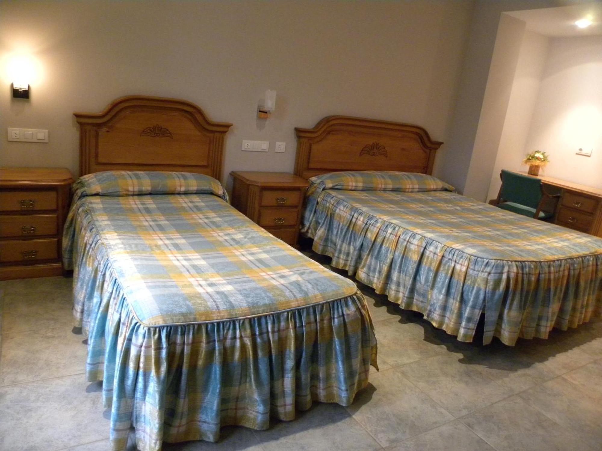 Hotel Duque De Calabria Manzanera Room photo